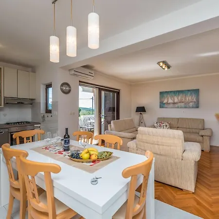 Appartement Stedi Lukoran